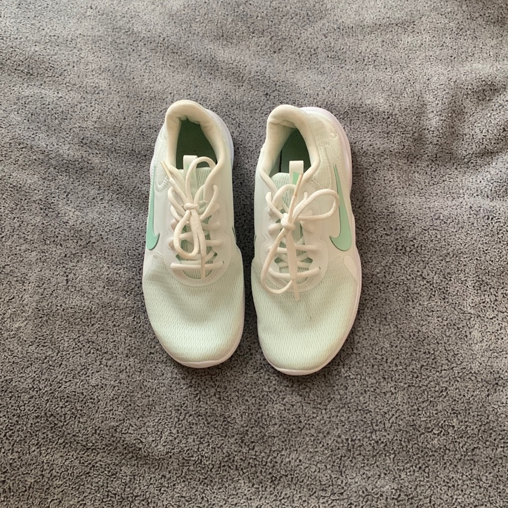 Nike tennis shoes